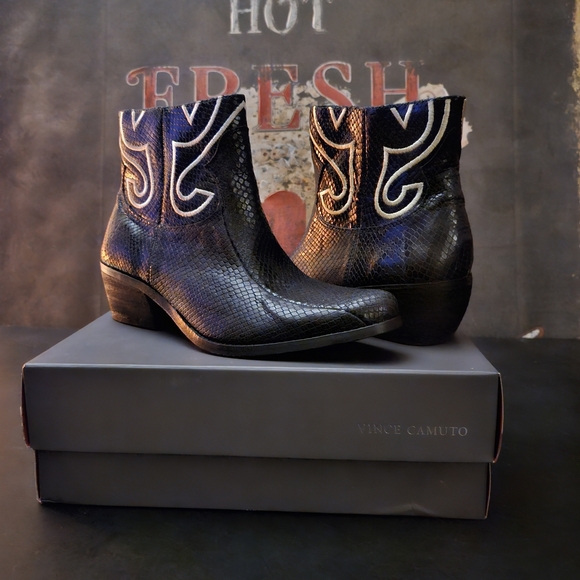 "VINCE CAMUTO" Ankle boots - Picture 2 of 11
